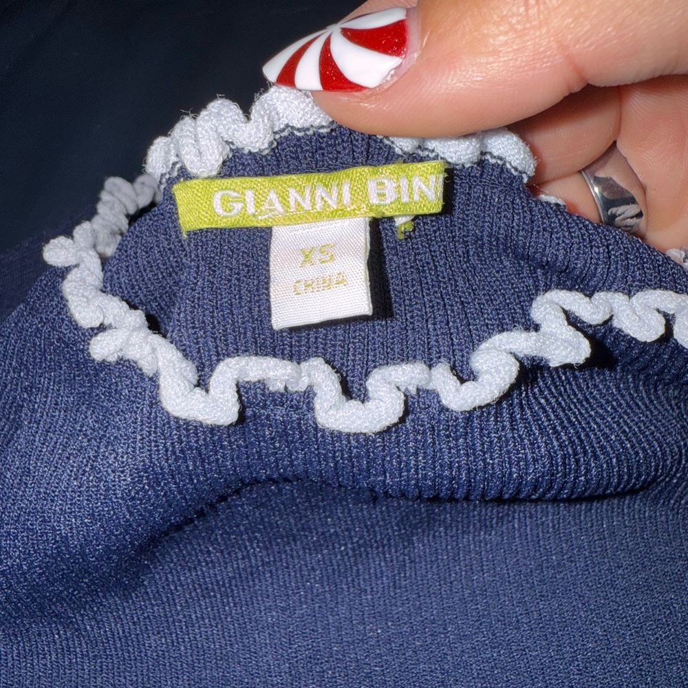 Gianni Bini Navy Ruffled Top - Picture 2 of 2